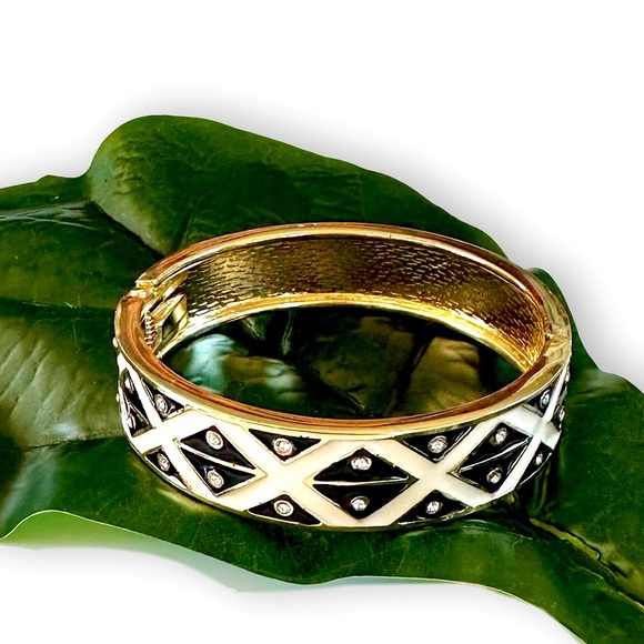 LANE BRYANT Classic Black & White Gold-tone Hinge Bangle Bracelet w rhinestones​ - Picture 4 of 7